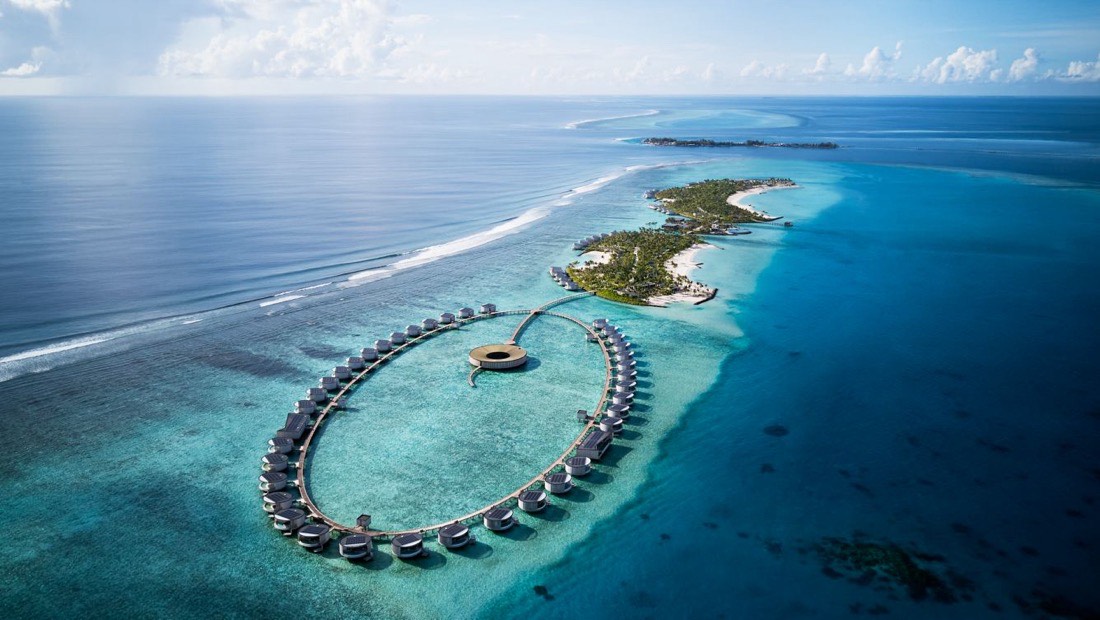 Кольцо водных вилл The Ritz-Carlton Maldives, Fari Islands, вид сверху